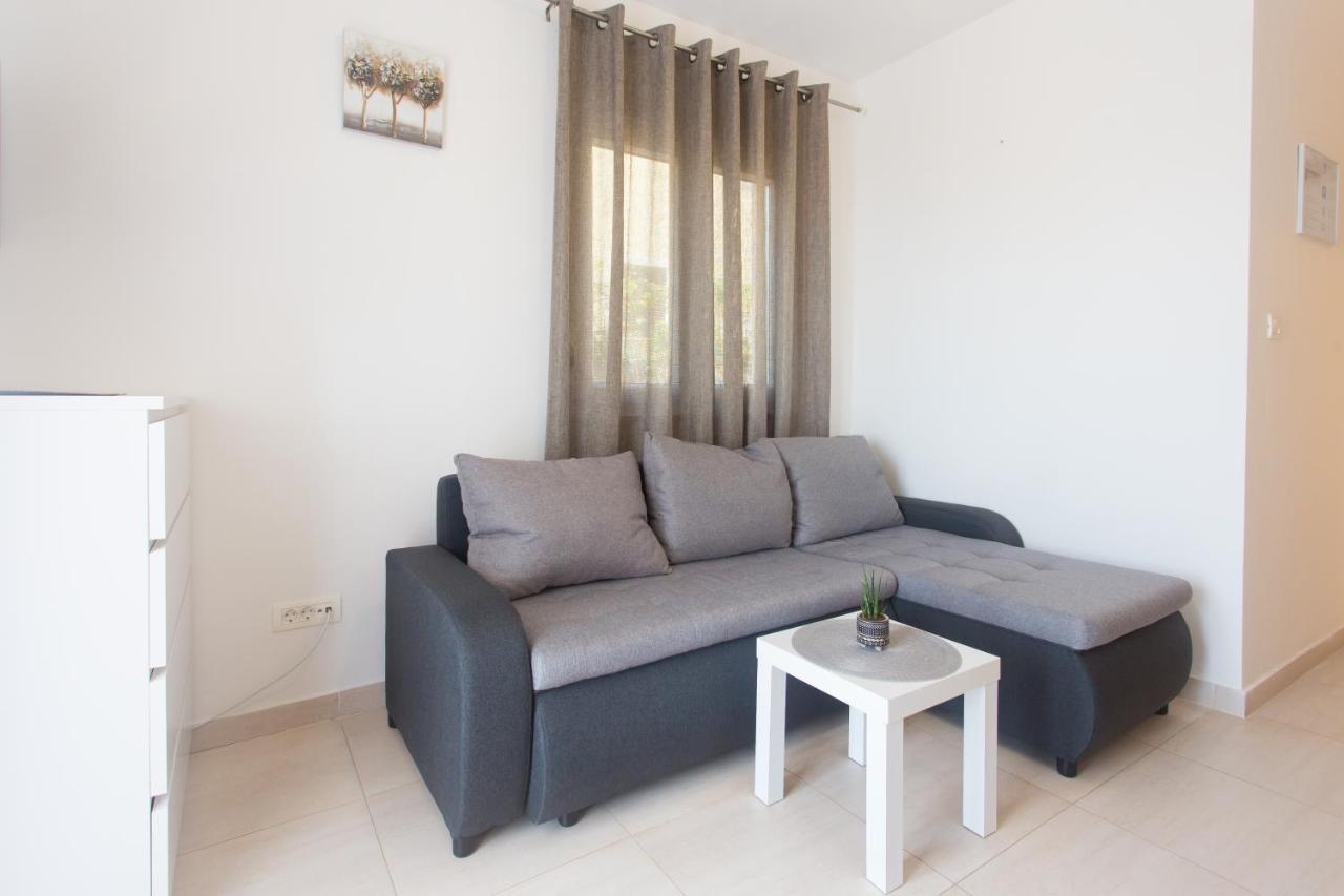 Apartments Bandic - 30 Meters To The Beach Trogir Extérieur photo