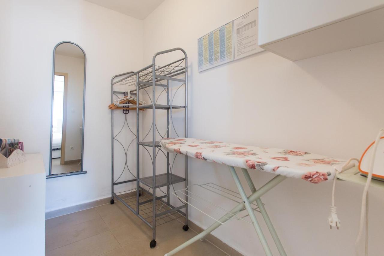 Apartments Bandic - 30 Meters To The Beach Trogir Extérieur photo