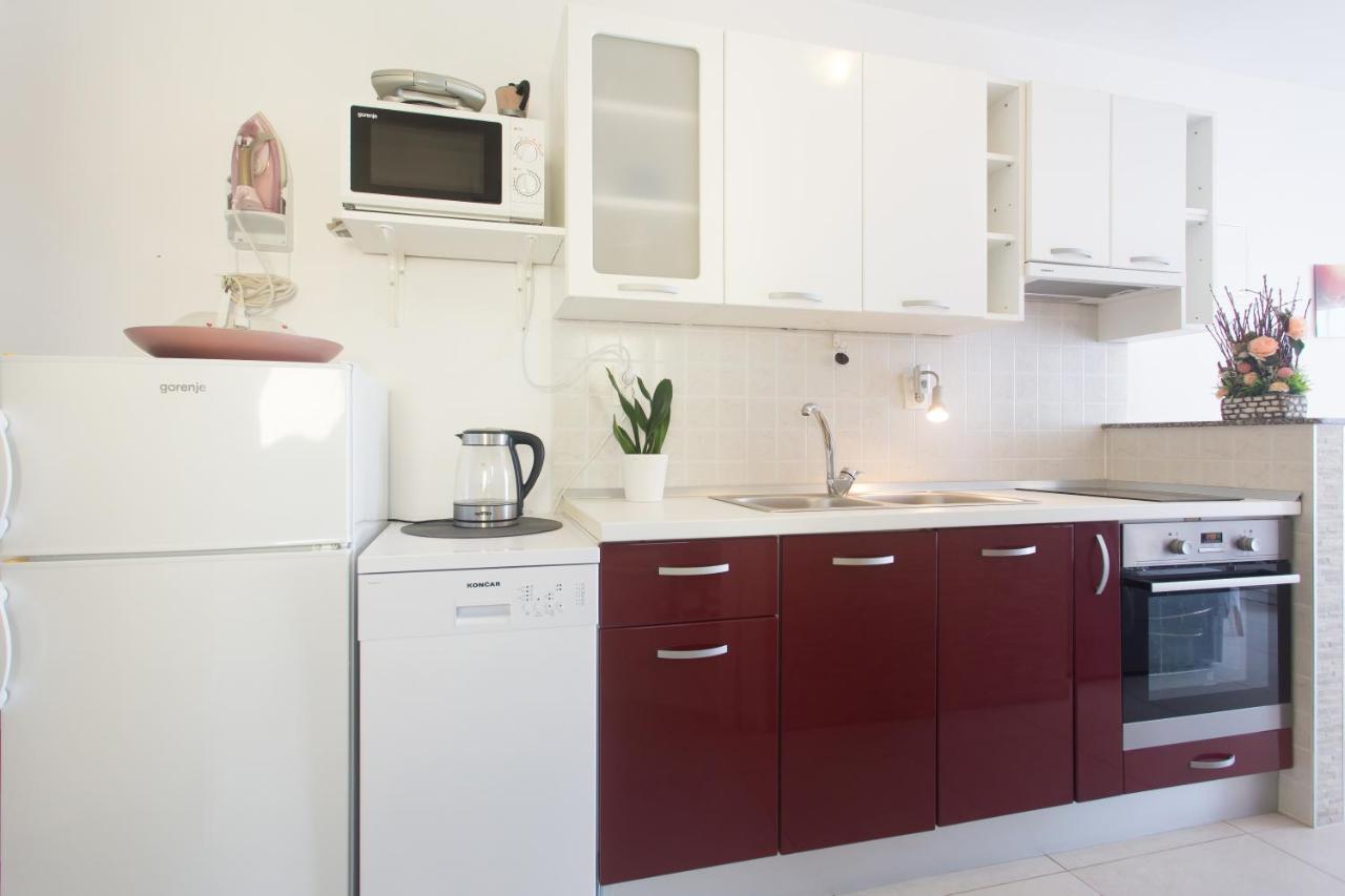 Apartments Bandic - 30 Meters To The Beach Trogir Extérieur photo